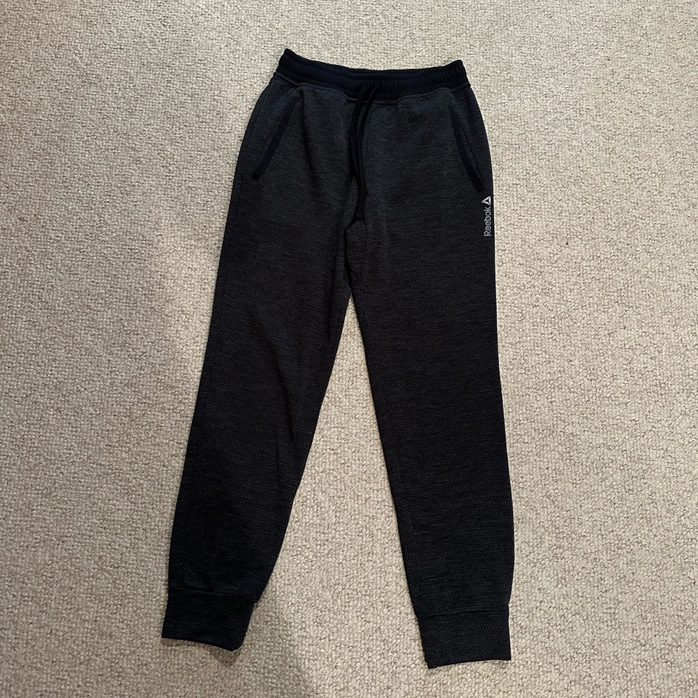 Reebok Men’s Black Joggers with side pockets